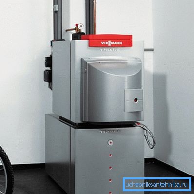На фото - двоконтурний котел для роботи з рідким і газоподібним паливом Viessmann Vitola 200 На фото - двоконтурний котел для роботи з рідким і газоподібним паливом Viessmann Vitola 200