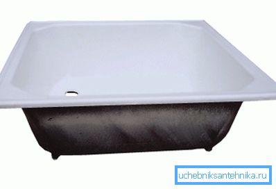 На фото: глибокий чавунний піддон для душа 90х90 може бути використаний і як ванна для дитини, що дуже зручно На фото: глибокий чавунний піддон для душа 90х90 може бути використаний і як ванна для дитини, що дуже зручно