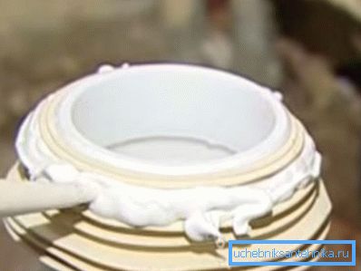 На фото - нанесення герметика На фото - нанесення герметика