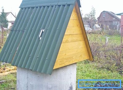 На фото представлений колодязь з навісом в готовому вигляді. На фото представлений колодязь з навісом в готовому вигляді.