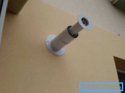 На фото примусове відведення відпрацьованих газів На фото примусове відведення відпрацьованих газів