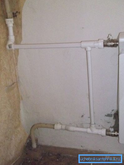 На фото продемонстрований варіант з одностороннім розташуванням труб На фото продемонстрований варіант з одностороннім розташуванням труб