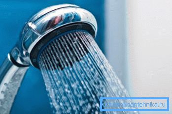 На фото: витрата води на душ залежить від кількох важливих критеріїв, які ми і розглянемо в даній статті На фото: витрата води на душ залежить від кількох важливих критеріїв, які ми і розглянемо в даній статті