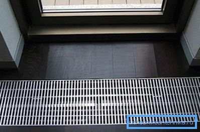 На фото - прихований підлоговий конвектор На фото - прихований підлоговий конвектор