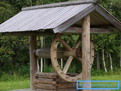 На фото типова конструкція російського колодязя. На фото типова конструкція російського колодязя.