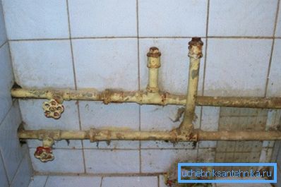На фото - труби, які слід в терміновому порядку замінити (огляньте свій водопровід) На фото - труби, які слід в терміновому порядку замінити (огляньте свій водопровід)