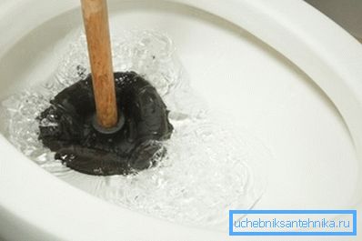 На фото вантуз - незамінний помічник у санвузлі. На фото вантуз - незамінний помічник у санвузлі.