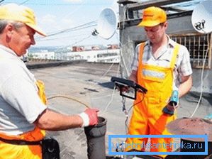 На фото - ви можете спостерігати, як боржникам перекривають каналізацію без відвідування житла На фото - ви можете спостерігати, як боржникам перекривають каналізацію без відвідування житла