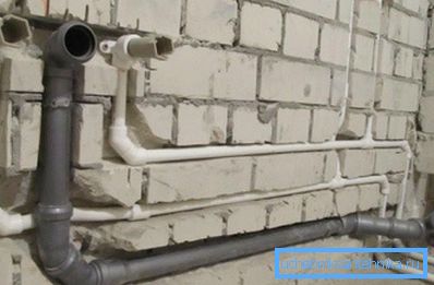 На фото - закладка прихованої каналізації На фото - закладка прихованої каналізації