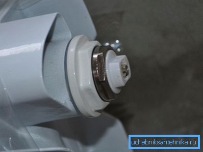 На кожному радіаторі опалення повинен бути встановлений кран Маєвського На кожному радіаторі опалення повинен бути встановлений кран Маєвського