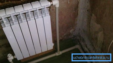 На трубопроводах встановлені кутові вироби. На трубопроводах встановлені кутові вироби.