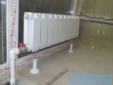 Підлогові кронштейни для біметалевих радіаторів використовуються в разі неможливості здійснення їх фіксації до стіни Підлогові кронштейни для біметалевих радіаторів використовуються в разі неможливості здійснення їх фіксації до стіни