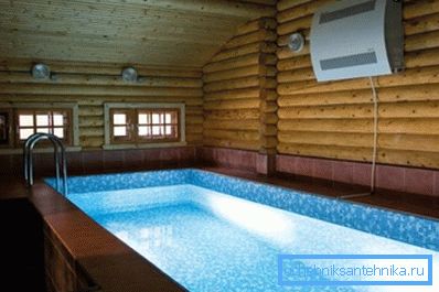 Настінний осушувач повітря в приватному басейні. Настінний осушувач повітря в приватному басейні.