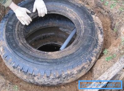 Не варто нехтувати облаштуванням зливної ями, оскільки навіть сама проста конструкція цієї споруди значно спростить експлуатацію дачного туалету і збільшить час між періодичними чистками всієї системи Не варто нехтувати облаштуванням зливної ями, оскільки навіть сама проста конструкція цієї споруди значно спростить експлуатацію дачного туалету і збільшить час між періодичними чистками всієї системи