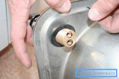 Не забуваємо про нижню прокладку. Не забуваємо про нижню прокладку.