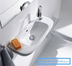 Невелика вузька раковина для туалету Невелика вузька раковина для туалету