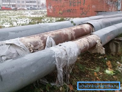 Неізольовані трубопроводи - основне джерело тепловтрат Неізольовані трубопроводи - основне джерело тепловтрат