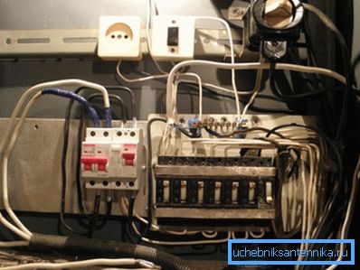 Нерідко латунь корпусу захищається хромовим або нікелевим покриттям. Нерідко латунь корпусу захищається хромовим або нікелевим покриттям.