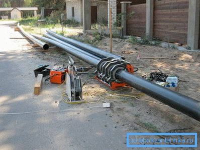 Устаткування для різання і зварювання поліетиленових труб встик. Устаткування для різання і зварювання поліетиленових труб встик.