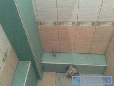 Обшитий вологостійким гіпсокартоном короб Обшитий вологостійким гіпсокартоном короб