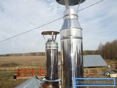 Дуже часто застосовується варіант, при якому зсередини будинку використовуються труби з зовнішнім покриттям з нержавіючої сталі, а всередині - з оцинковки, це дозволяє поліпшити зовнішній вигляд вуличного ділянки труби і заощадити на елементах, яких не видно Дуже часто застосовується варіант, при якому зсередини будинку використовуються труби з зовнішнім покриттям з нержавіючої сталі, а всередині - з оцинковки, це дозволяє поліпшити зовнішній вигляд вуличного ділянки труби і заощадити на елементах, яких не видно