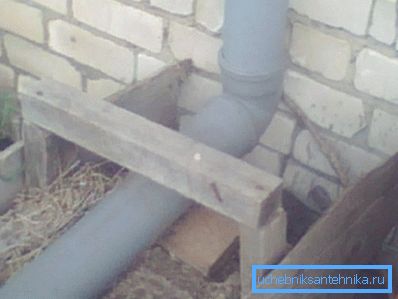 Одне з найбільш небезпечних для промерзання місць потребує обов'язкової підвищеної теплоізоляції. Одне з найбільш небезпечних для промерзання місць потребує обов'язкової підвищеної теплоізоляції.