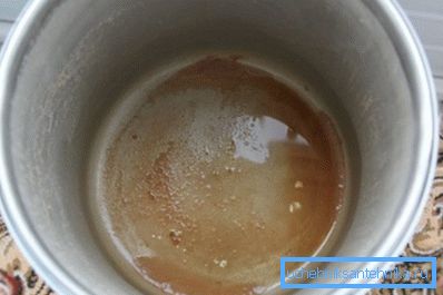 Осад на дні відра - ознака надлишку заліза Осад на дні відра - ознака надлишку заліза