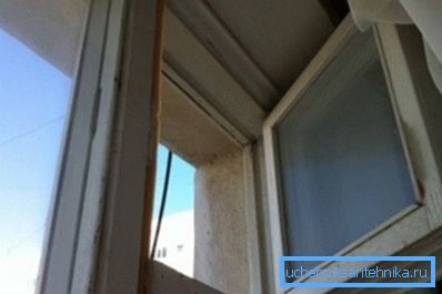 Відкрите в морози вікно означає збільшення витрат для енергетиків. Відкрите в морози вікно означає збільшення витрат для енергетиків.