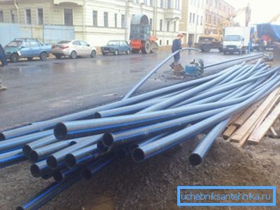 Відрізки труб для влаштування водопроводу Відрізки труб для влаштування водопроводу