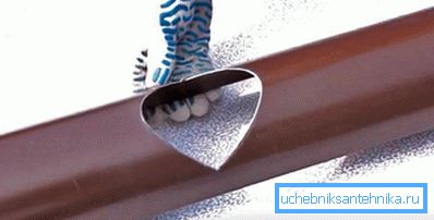 Отвір під зливну воронку