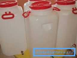 Переносні баки для води з пластика з краном Переносні баки для води з пластика з краном