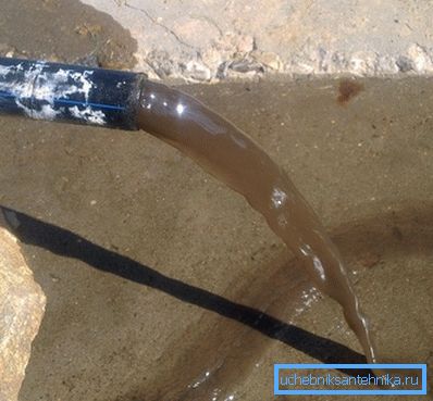 Перша партія води з нової свердловини завжди каламутна. Перша партія води з нової свердловини завжди каламутна.