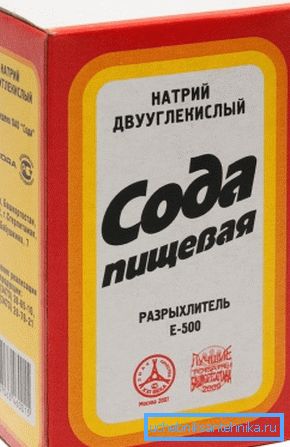 Харчова сода - відмінний засіб для видалення нальоту, її ціна невисока, що робить цей варіант дуже привабливим Харчова сода - відмінний засіб для видалення нальоту, її ціна невисока, що робить цей варіант дуже привабливим