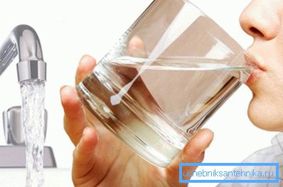 Пити гарячу воду з крана не можна, вона є технічною. Пити гарячу воду з крана не можна, вона є технічною.