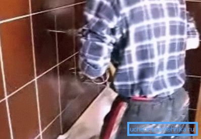 Плитка під напрямні сверлится дрилем Плитка під напрямні сверлится дрилем