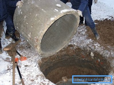 У міру поглиблення конструкцію нарощують новими кільцями. У міру поглиблення конструкцію нарощують новими кільцями.
