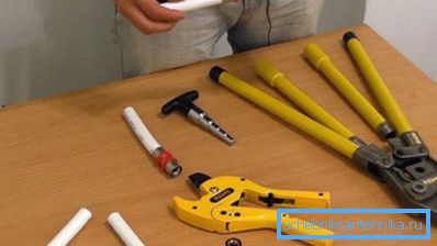 Крім прес рекомендуємо придбати і різак для металопластику Крім прес рекомендуємо придбати і різак для металопластику