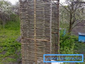 Популярні Багато варіантів річного душа будуються буквально з підручних матеріалів.
