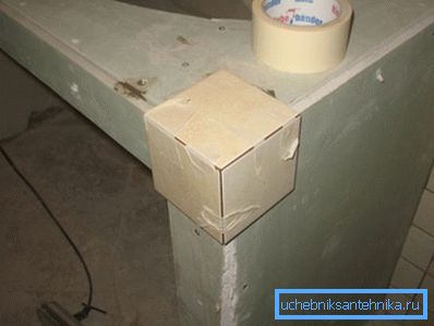 Часом для створення таких конструкцій використовують повністю гіпсокартонні системи, які згодом можна обшити плиткою Часом для створення таких конструкцій використовують повністю гіпсокартонні системи, які згодом можна обшити плиткою