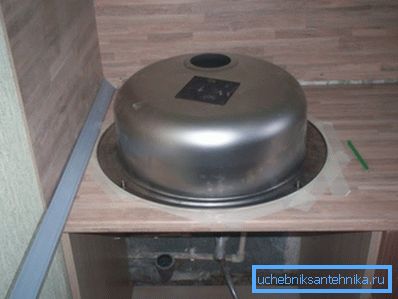Попередньо наклеєний малярський скотч вбереже поверхню стільниці від подряпин. Попередньо наклеєний малярський скотч вбереже поверхню стільниці від подряпин.