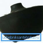 Причиною того, що постійно тече вода з бачка унітазу, може бути втрата грушею еластичності