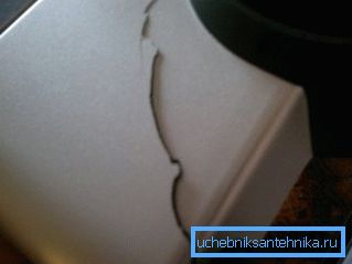 Приклад освіти тріщини на корпусі пластмасового умивальника Приклад освіти тріщини на корпусі пластмасового умивальника