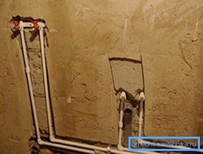 Приклад розташування трубопроводів в стіні. Приклад розташування трубопроводів в стіні.