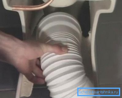 Приєднання унітазу до другого кінця гофрованої манжети Приєднання унітазу до другого кінця гофрованої манжети