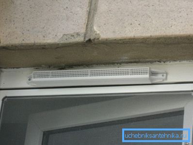 Припливне клапан для монтажу в віконну раму