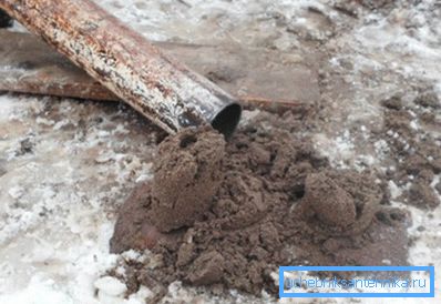 Продовжуємо працювати, поки з желонки виходить бруд і пісок. Продовжуємо працювати, поки з желонки виходить бруд і пісок.