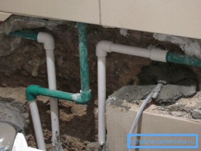 Прокладка водопроводу в стіні - не найкращий варіант Прокладка водопроводу в стіні - не найкращий варіант
