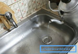 Промиваємо труби гарячою водою Промиваємо труби гарячою водою