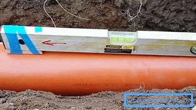 Перевірка рівнем з прикріпленою дощечкою Перевірка рівнем з прикріпленою дощечкою