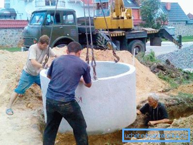 Розгойдуючи вантаж, домагаються точної установки. Розгойдуючи вантаж, домагаються точної установки.